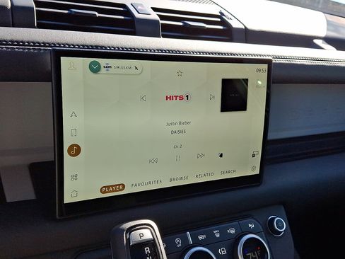 New 2025 Land Rover Defender 110 S image 9