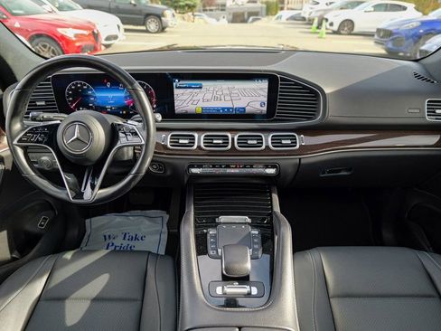 Used 2025 Mercedes-Benz GLS 450 4MATIC image 40