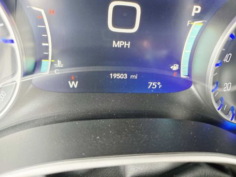 Used 2025 Chrysler Pacifica Select image 27