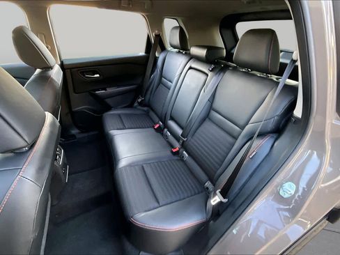 Certified 2025 Nissan Rogue SV AWD/4WD image 17