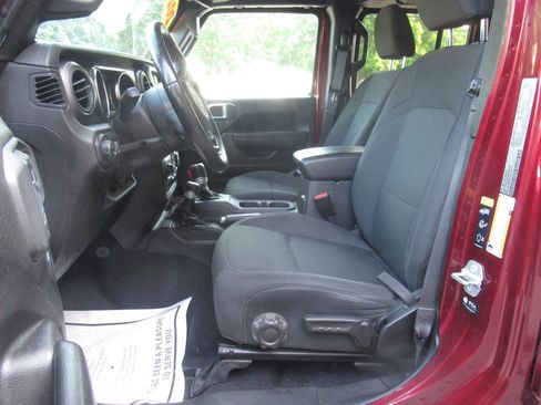 Used 2021 Jeep Gladiator Sport AWD/4WD image 18