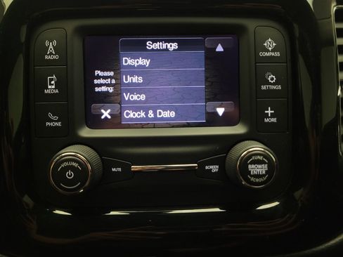 Used 2018 Jeep Compass Latitude FWD image 25