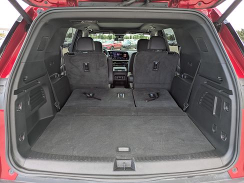 Used 2025 Chevrolet Traverse LT w/ Sun and Wheel Package FWD image 13