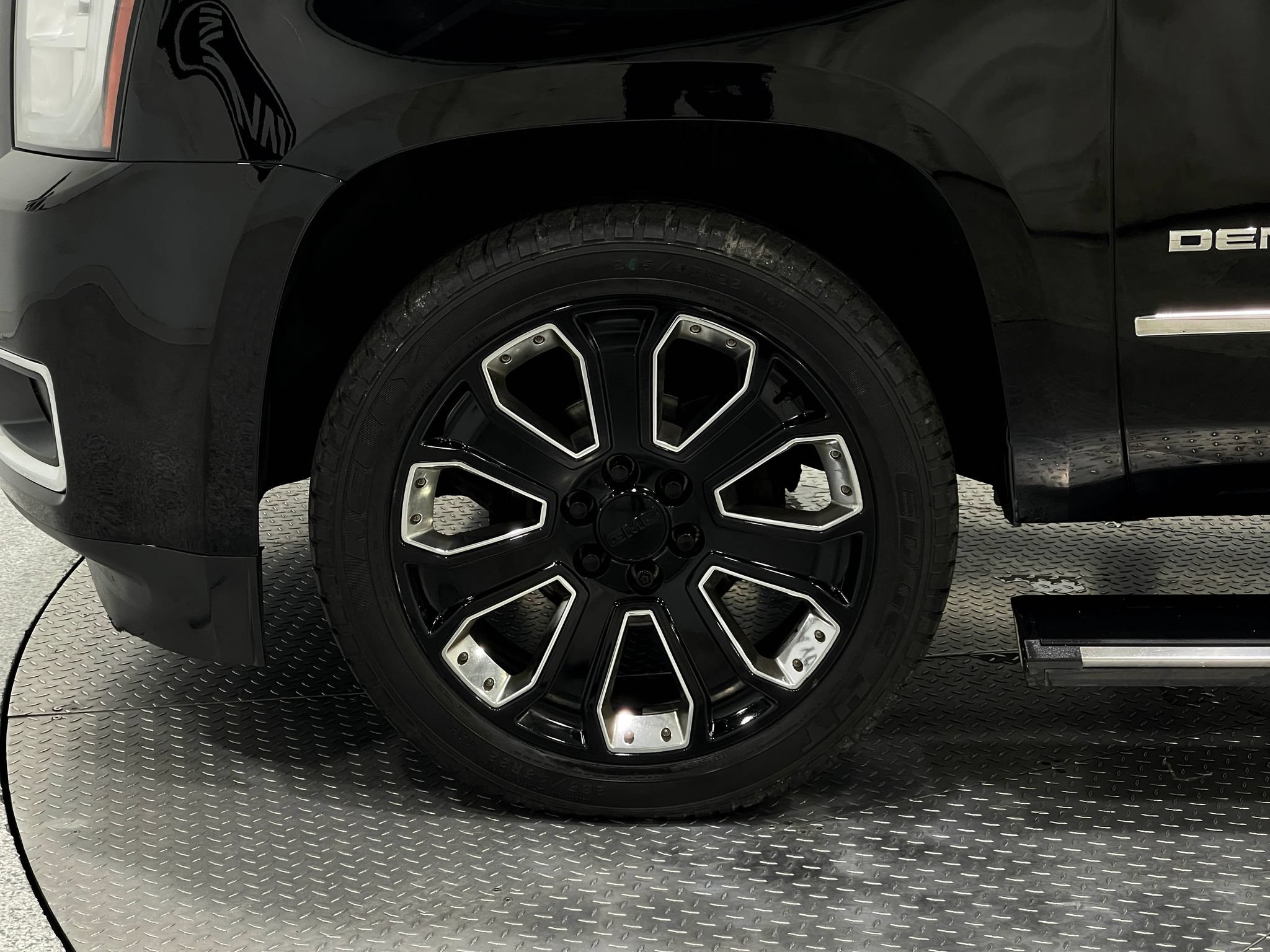 Used 2020 GMC Yukon XL Denali w/ Denali Ultimate Package AWD/4WD image 38