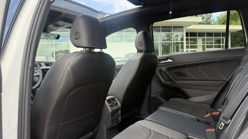 Used 2022 Volkswagen Tiguan SEL R-Line AWD/4WD image 14