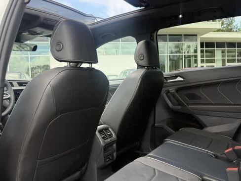 Used 2022 Volkswagen Tiguan SEL R-Line AWD/4WD image 14