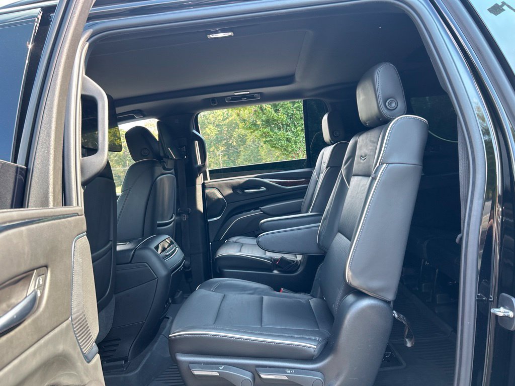 Used 2021 Cadillac Escalade ESV Premium Luxury w/ LPO, Radiant Package AWD/4WD image 11