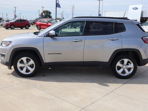 Used 2020 Jeep Compass Latitude w/ Cold Weather Group AWD/4WD image 8