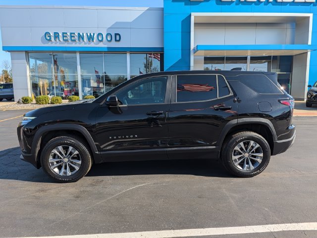 Used 2025 Chevrolet Equinox LT FWD image 2