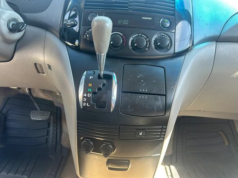 Used 2005 Toyota Sienna LE w/ LE Pkg 3 FWD image 30