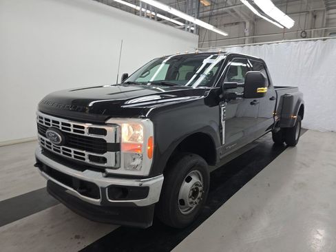 Used 2024 Ford F350 XLT image 3