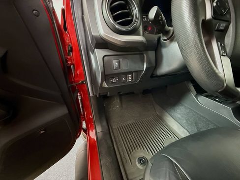 Certified 2022 Toyota Tacoma TRD Off-Road w/ TRD Premium Off Road Package AWD/4WD image 10