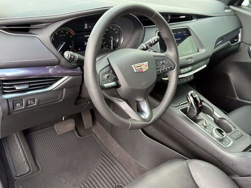 Used 2023 Cadillac XT4 Luxury w/ Cold Weather Package FWD image 3