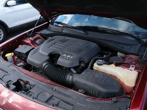 Used 2015 Chrysler 300 C image 42