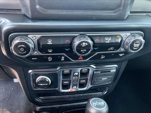 Used 2019 Jeep Wrangler Unlimited Sahara AWD/4WD image 34