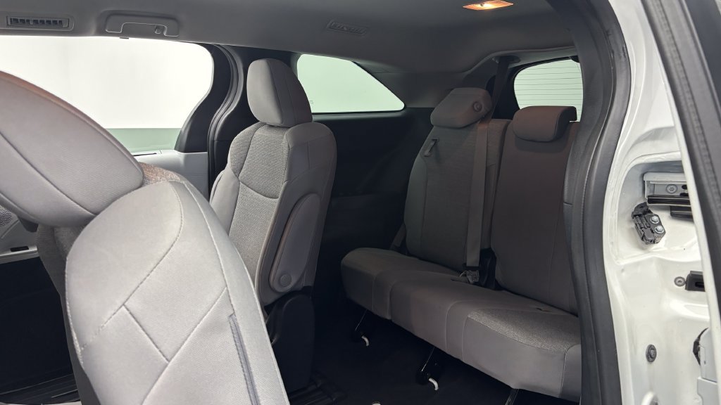 Used 2025 Toyota Sienna LE FWD image 16