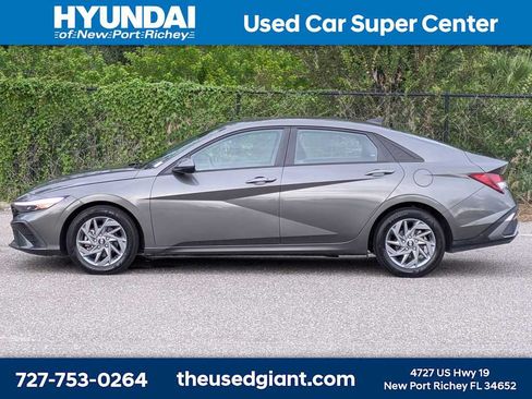 Certified 2024 Hyundai Elantra SEL FWD image 2