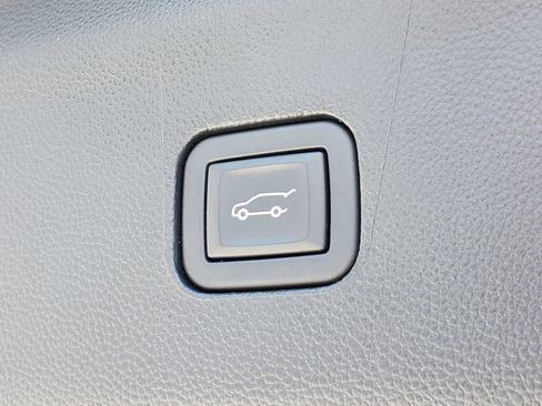 Used 2024 Buick Enclave Essence w/ Technology Package FWD image 12