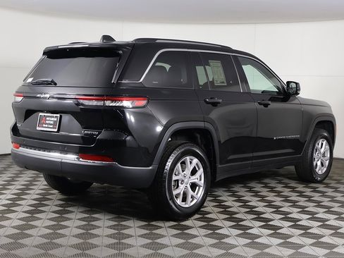 Used 2022 Jeep Grand Cherokee Limited image 13