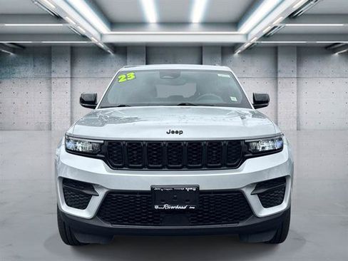 Used 2023 Jeep Grand Cherokee Altitude AWD/4WD image 2