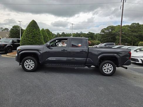 Used 2025 Toyota Tacoma SR5 AWD/4WD image 4