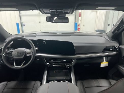New 2026 Chevrolet Suburban RST w/ RST Capability Package AWD/4WD image 10