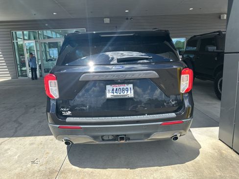 Used 2021 Ford Explorer XLT w/ Equipment Group 202A RWD image 3