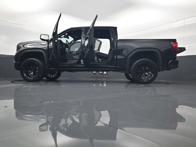 Used 2025 GMC Sierra 1500 AT4 w/ AT4 Premium Package AWD/4WD image 34