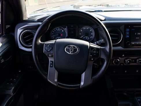 Used 2016 Toyota Tacoma TRD Off-Road image 10