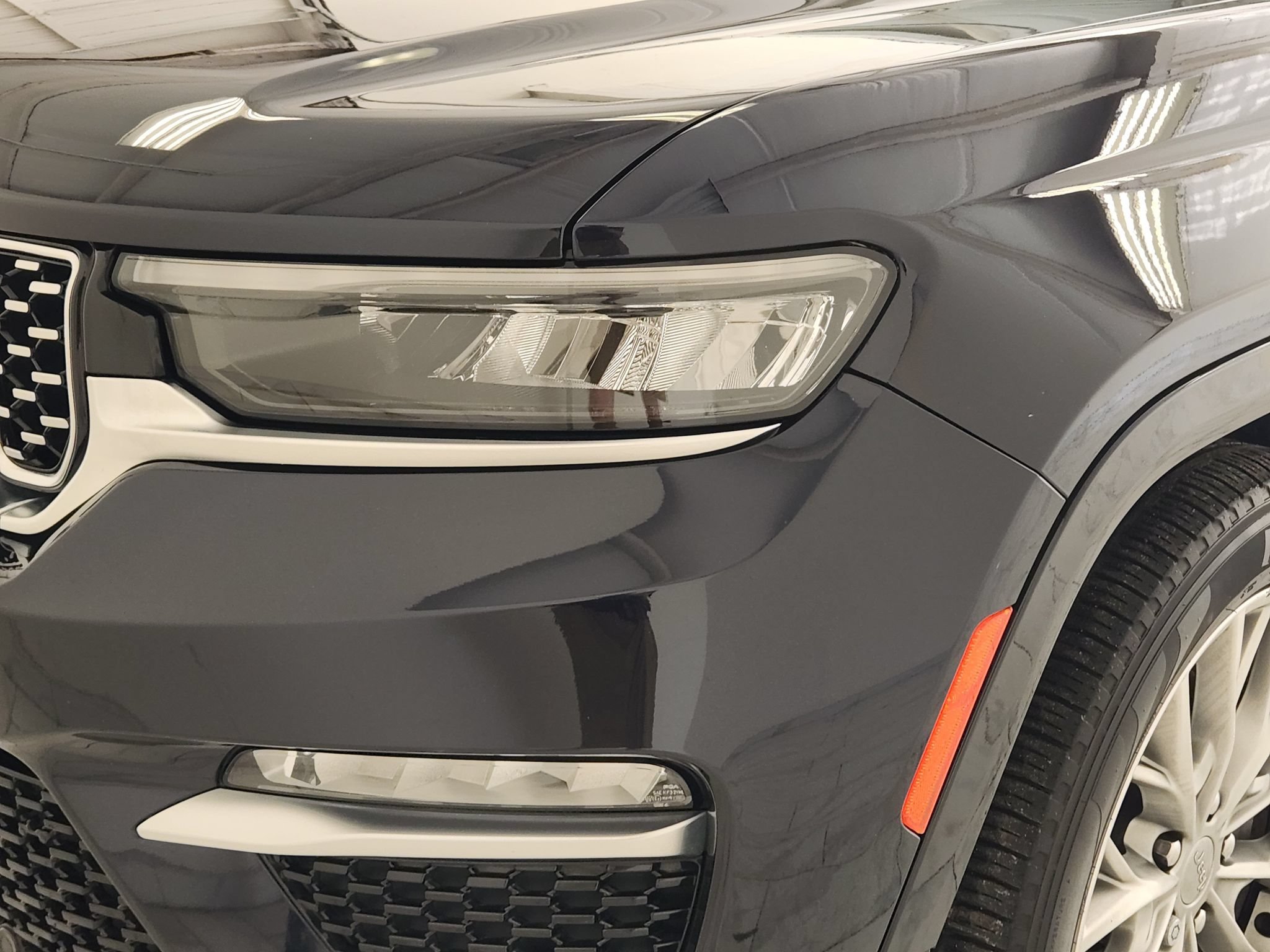 Used 2023 Jeep Grand Cherokee Summit AWD/4WD image 9