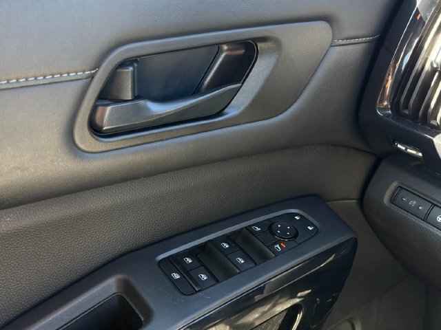 Used 2025 Nissan Pathfinder SV FWD image 16