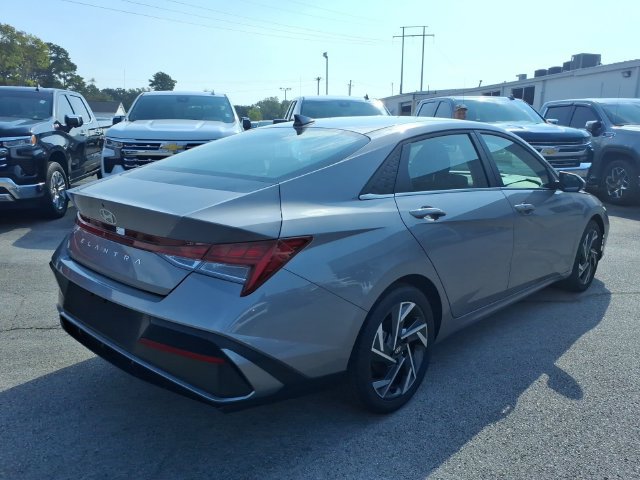 Used 2024 Hyundai Elantra SEL w/ Convenience Package FWD image 3