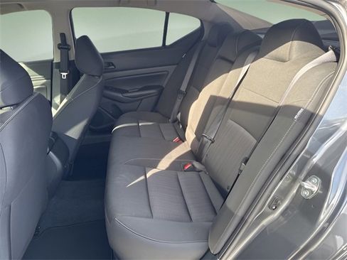 Used 2024 Nissan Altima 2.5 SV w/ SV Premium Package image 16