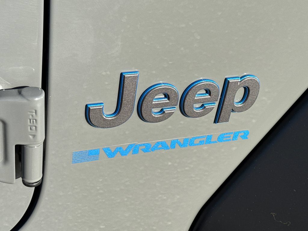 Certified 2023 Jeep Wrangler Unlimited w/ Sun & Screen Package AWD/4WD image 8
