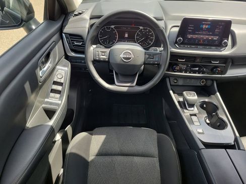 Used 2025 Nissan Rogue SV FWD image 11