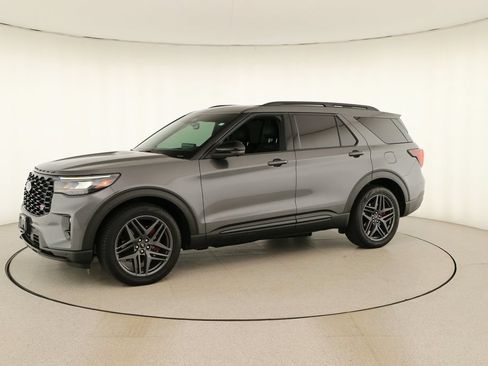 Used 2025 Ford Explorer ST AWD/4WD image 13