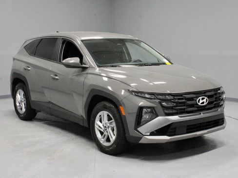 Used 2025 Hyundai Tucson SE FWD image 1