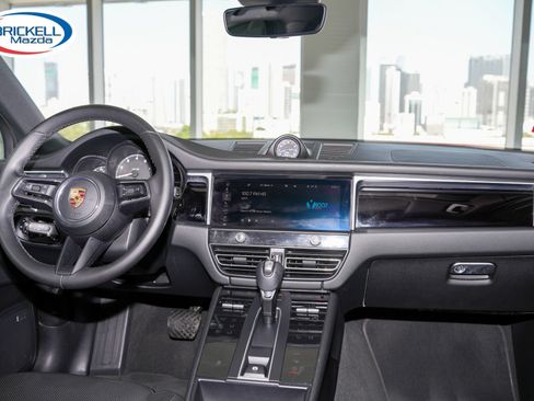 Used 2022 Porsche Macan AWD/4WD image 17