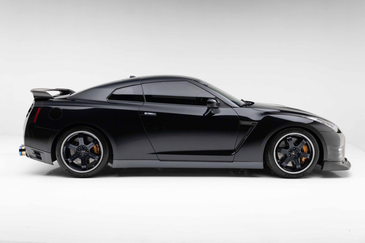 Used 2014 Nissan GT-R Black Edition AWD/4WD image 13