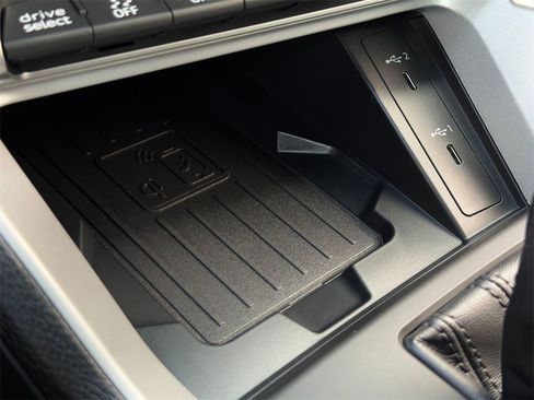 Used 2024 Audi Q3 2.0T Premium Plus image 32