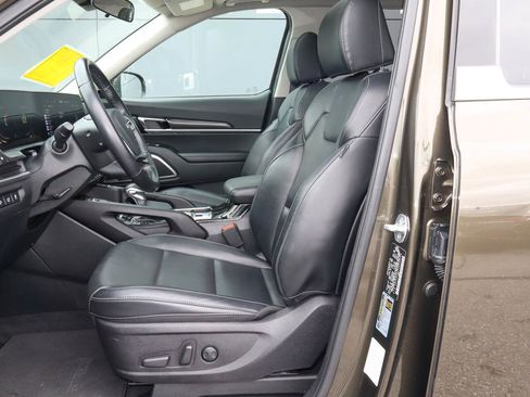 Used 2025 Kia Telluride S FWD image 7