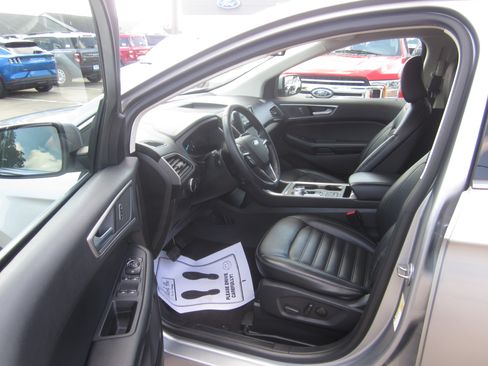 Used 2024 Ford Edge SEL AWD/4WD image 9