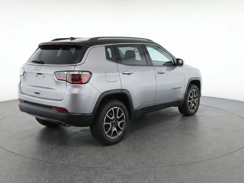 Used 2025 Jeep Compass Trailhawk image 9