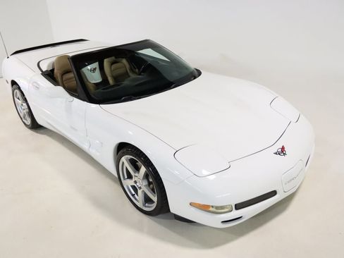 Used 2004 Chevrolet Corvette w/ Preferred Equipment Group image 66