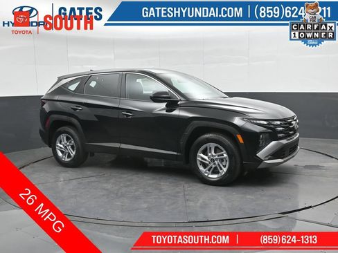 Used 2025 Hyundai Tucson SE AWD/4WD image 1
