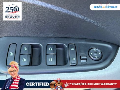 Used 2025 Hyundai Venue SEL FWD image 30