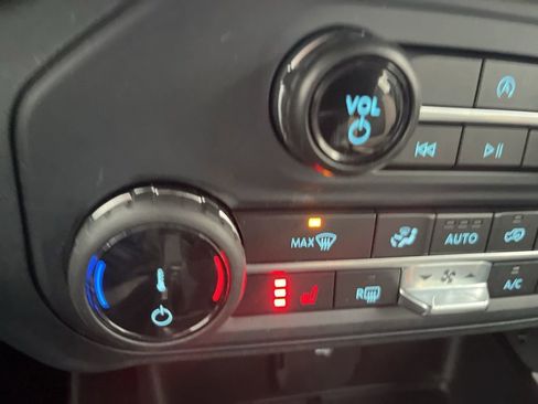 Used 2022 Ford Bronco Wildtrak image 15