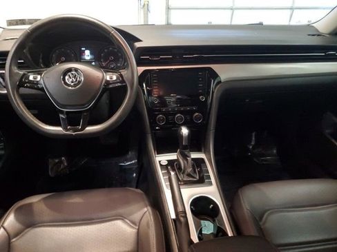 Used 2022 Volkswagen Passat 2.0T SE image 13