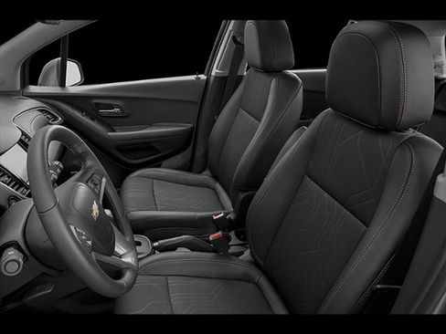 Used 2019 Chevrolet Trax LT w/ Sun & Sound Package FWD image 28
