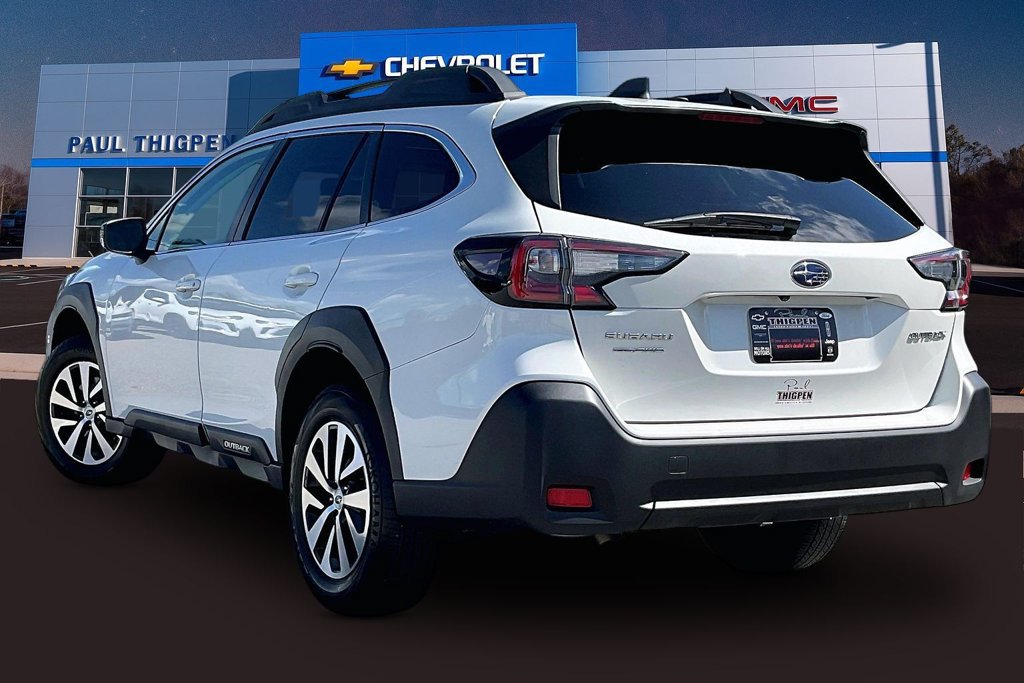Used 2025 Subaru Outback Premium AWD/4WD image 5